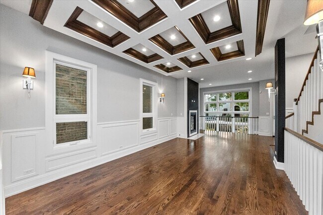 Photo - 1838 W Erie St