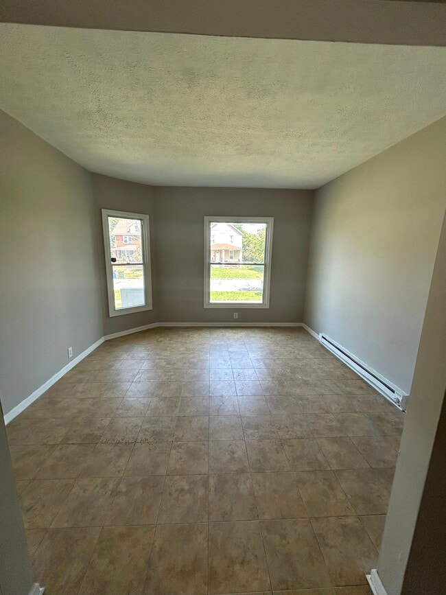 Building Photo - 1764 E 32nd St Rental