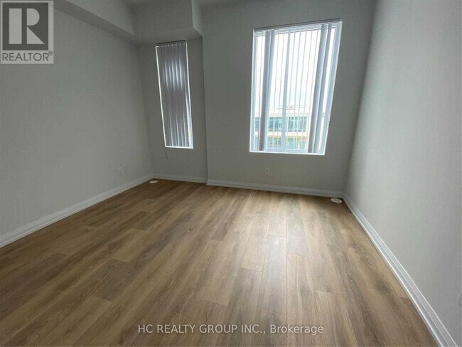 Photo - 1010 Portage Pkwy