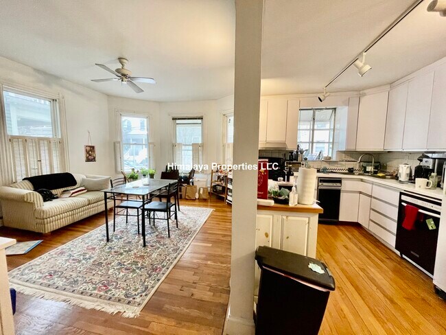 Building Photo - 54 Fayette St Unit 1