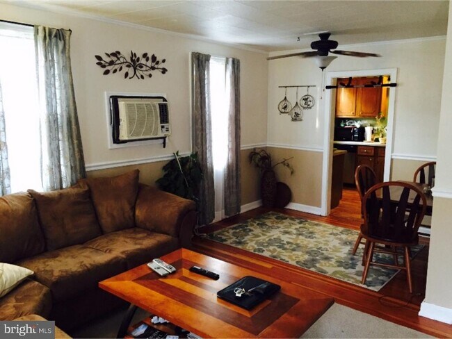 Photo - 411 W High St