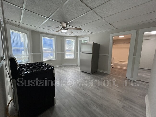 Building Photo - 254 Belmont St