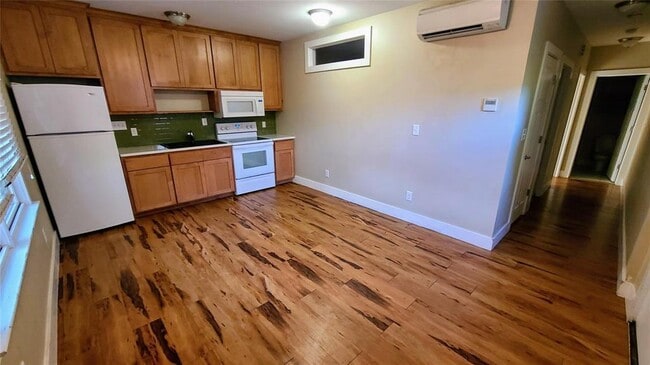 Photo - 1913 Robbins Pl