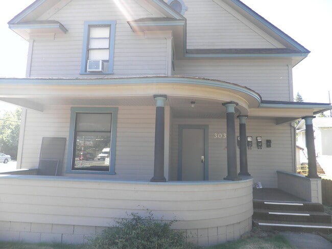 Building Photo - 303 SW I St