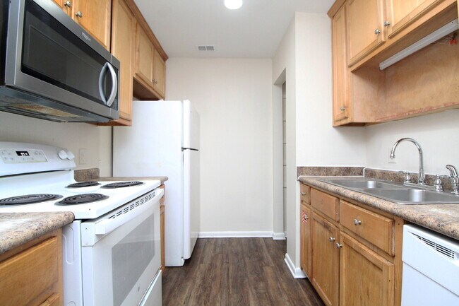 Photo - 2-Bedroom Apt. with Walk-In Closet & Private Deck Unit B