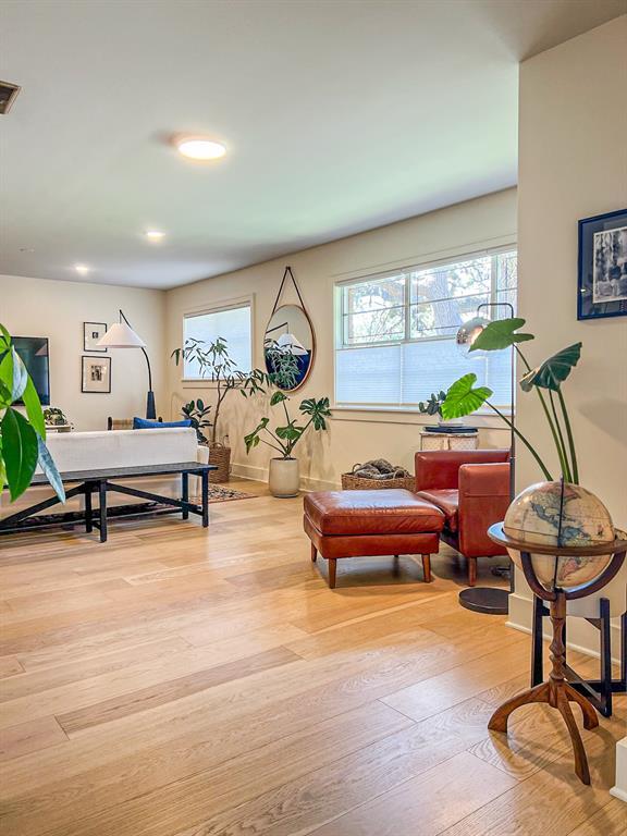 Photo - 205 W Covington Dr