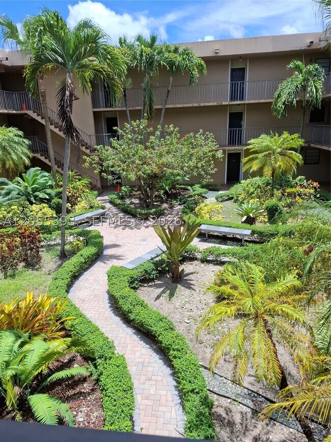 Building Photo - 10425 SW 112th St Unit 207