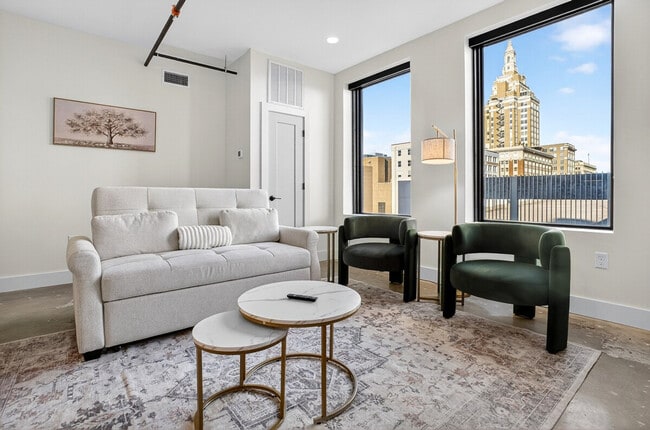 Building Photo - 116 W 3rd St Unit ID1322460P