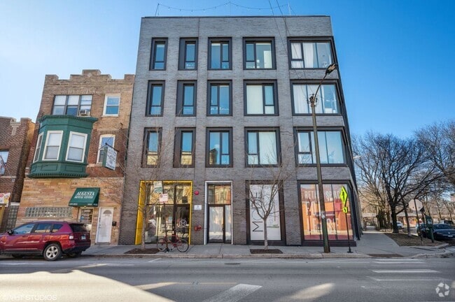 Building Photo - 3462 N Lincoln Ave Rental