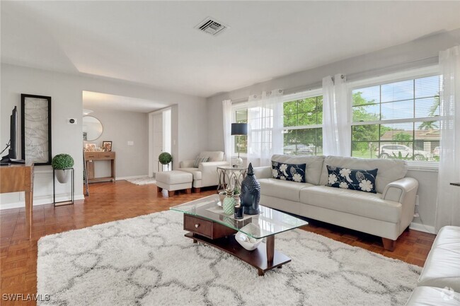 Building Photo - 4556 Lakewood Blvd Rental