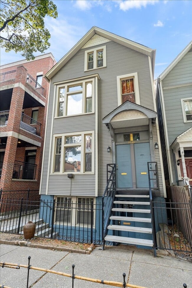 Building Photo - 2742 N Seminary Ave Unit G