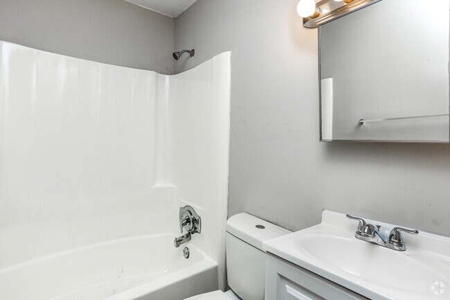 2BR, 1.5BA - 938 SF