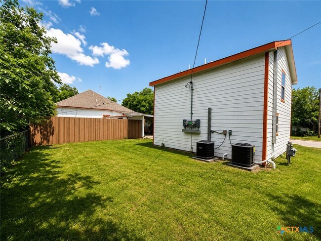 1404 Ave E - B Ave