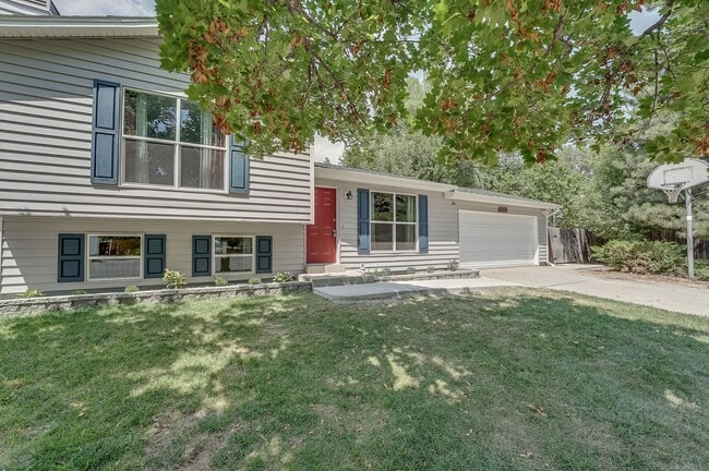 Photo - Cul-de-Sac Comfort | Updated Interior + Large Fenced Yard