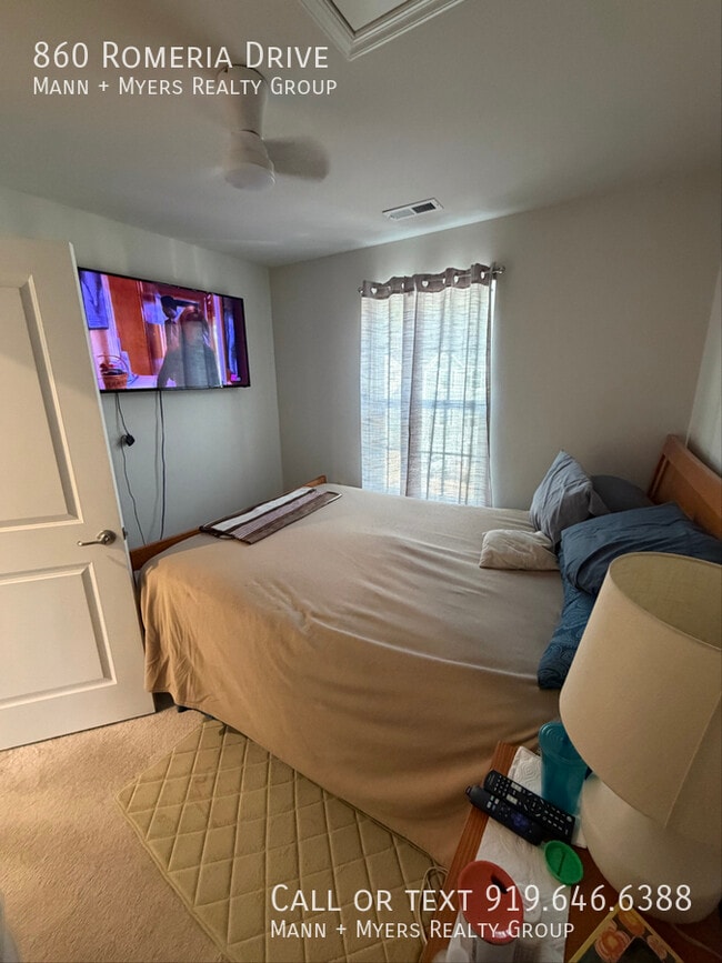 Photo - 860 Romeria Dr