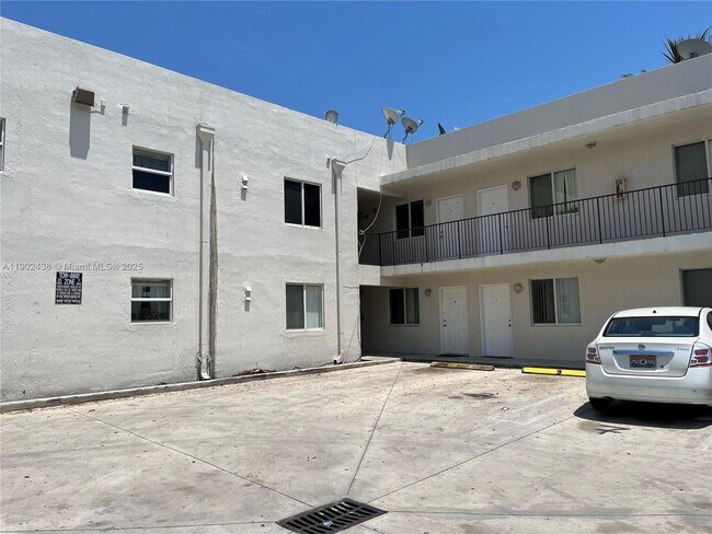 Building Photo - 181 NW 47th Ave Unit 27