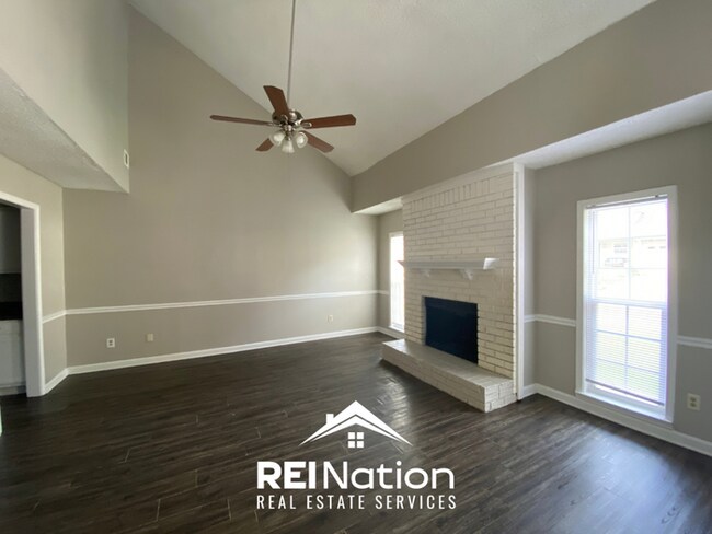 MEMPHIS STUNNER! | High Ceilings & Brick Fireplace | 3 Bed / 2 Bath