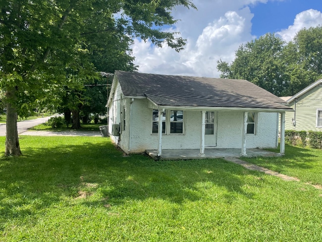 Photo - 208 E 17th St