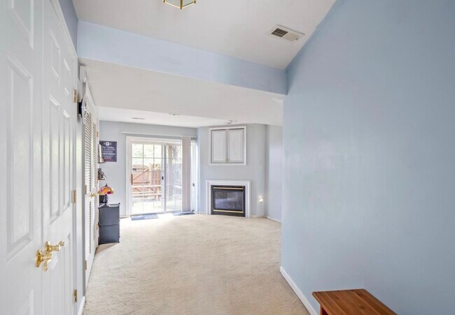 Amplia sala de estar privada - 14391 Madrigal Dr