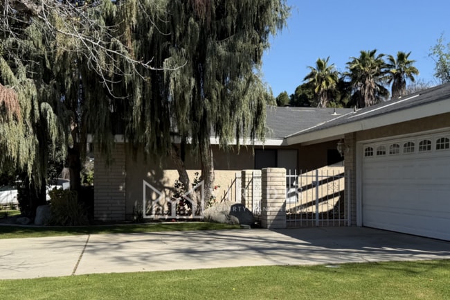 Photo - 1304 La Puente Dr