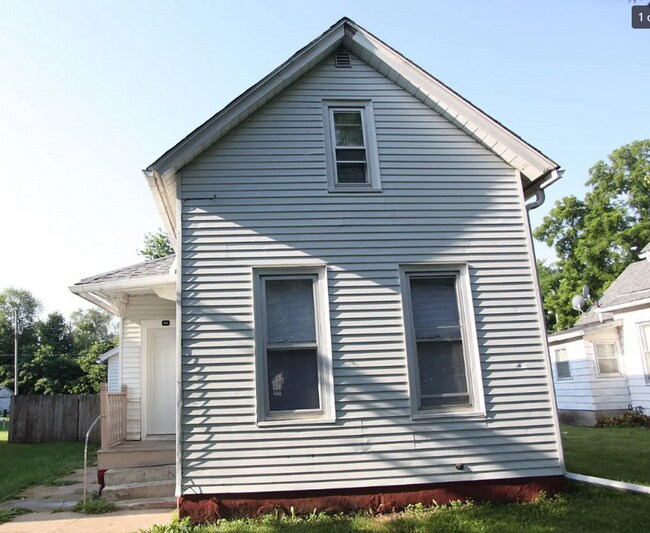 3 Bedroom 1 Bath House in Davenport House Rental in Davenport, IA