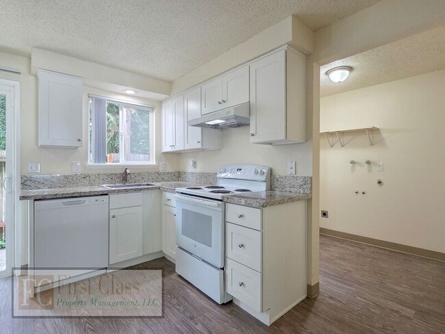 Photo - 1673 Dollar St