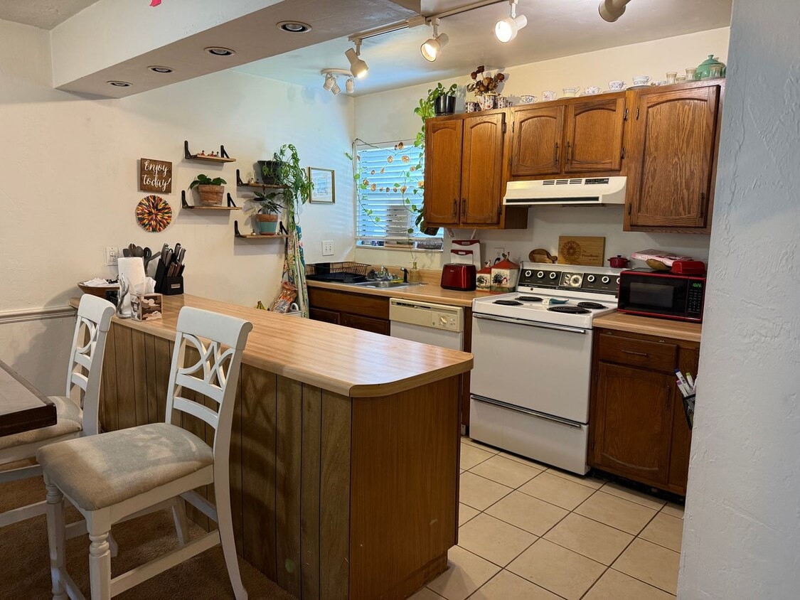Spacious 876 SF Unit - 1 bd / 1 ba near UF... - Spacious 876 SF Unit - 1 bd / 1 ba near UF...