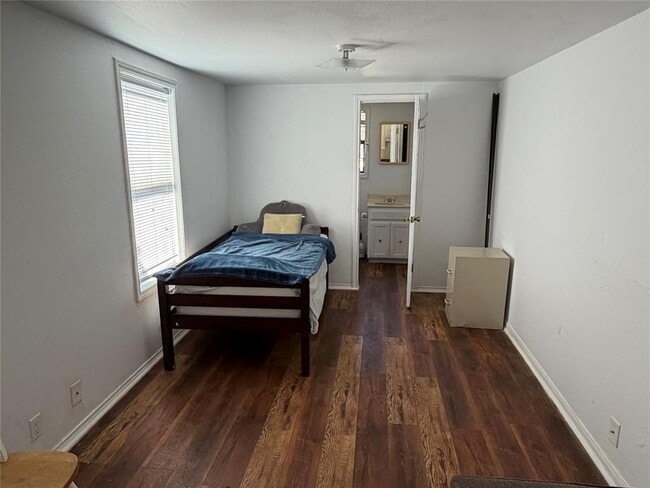 Photo - 2409 Sanders Ln