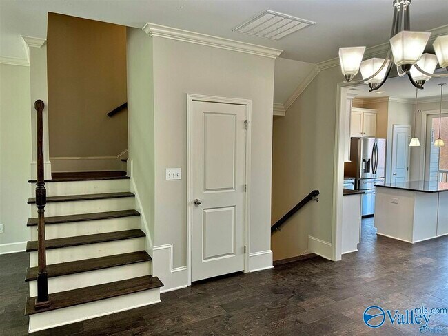 11 Biltmore Dr NW