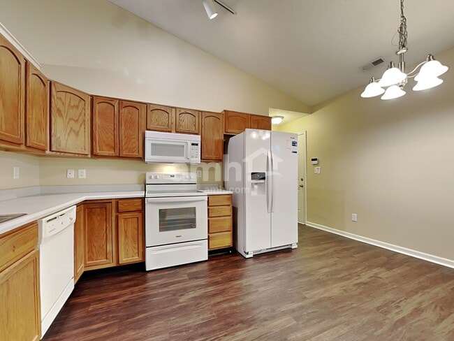 Photo - 542 Kennard Ln