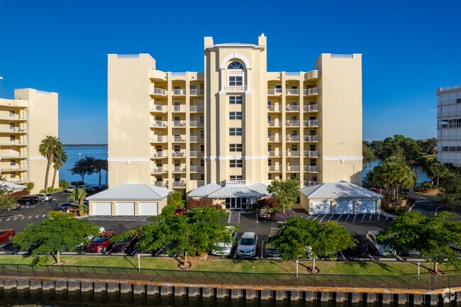 Island Pointe
