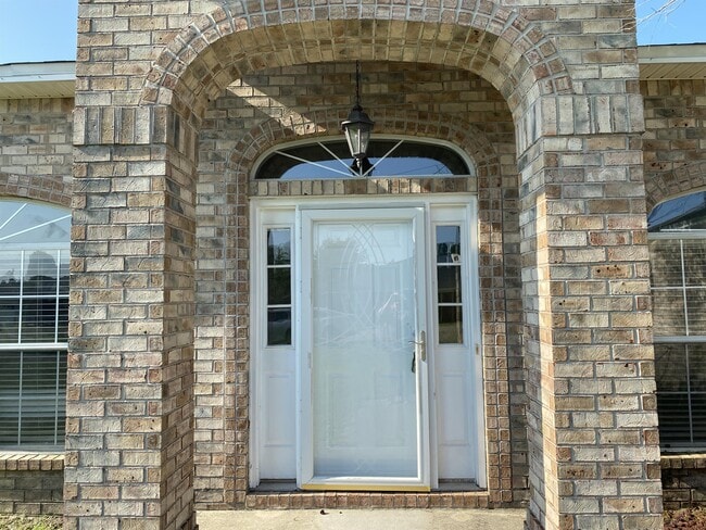 Building Photo - 353 Peggy Dr