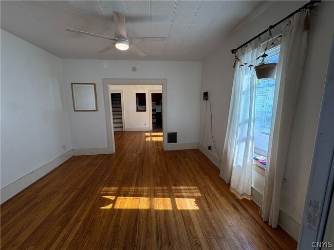 Photo - 220 Delhi St