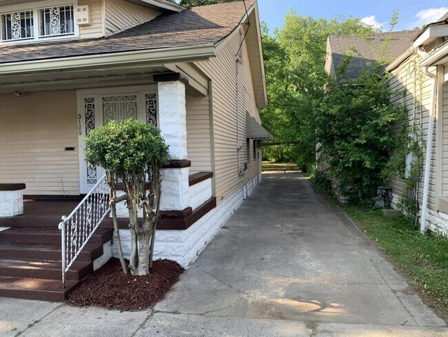 Photo - 3109 Dumesnil St