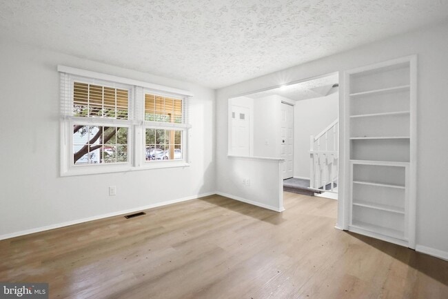 Photo - 2916 Bridgehampton Ct