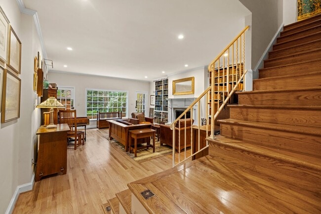 Building Photo - Foggy Bottom Home | 3 Bed | 2.5 Bath | 2,050 Sf | Large Private Patio