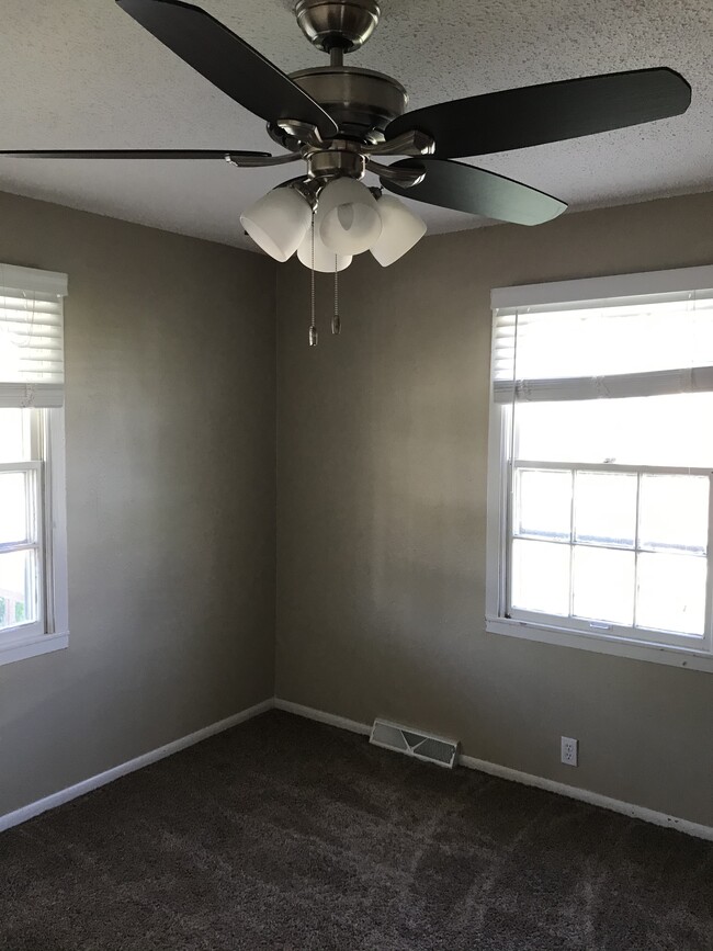 Photo - 615 E 5th St