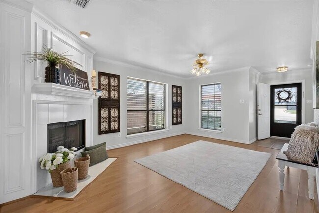 4022 Wood River Dr