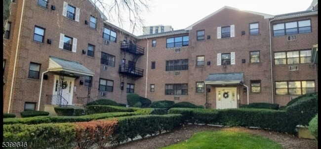 Building Photo - 218 Prospect Ave Unit 3c