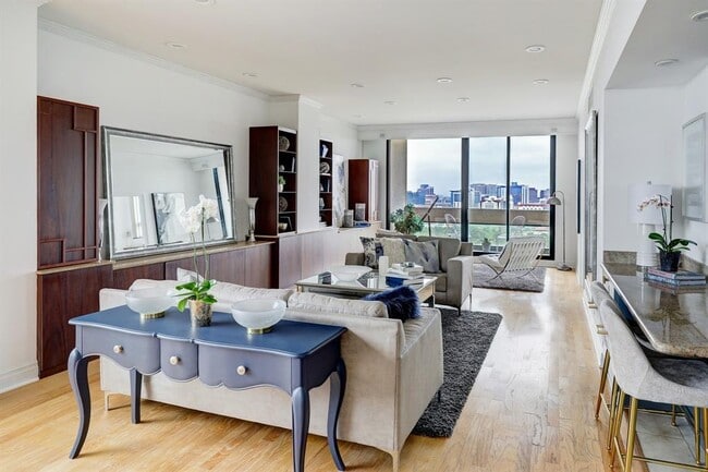 Building Photo - 1111 Hermann Dr Unit 140.9