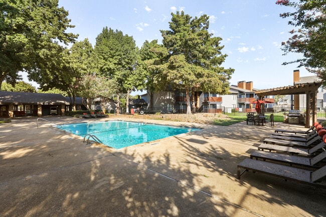 Building Photo - Eleven600