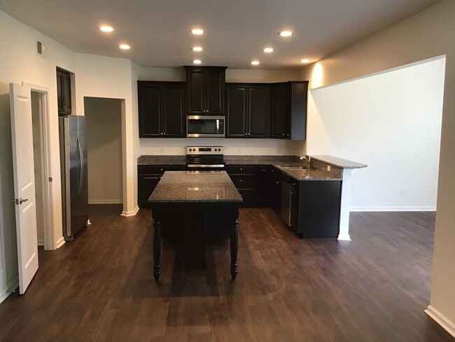 Photo - 233 Sandusky Ln