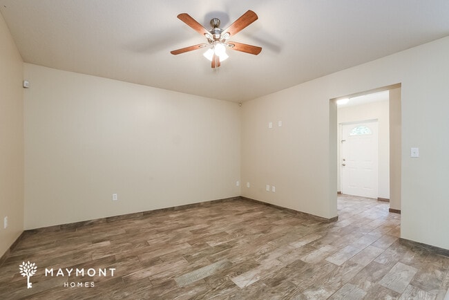 Photo - 542 Eldron Ave