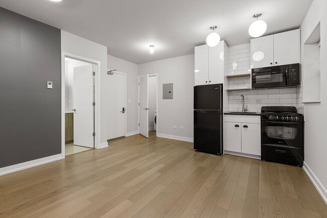 6008 N Winthrop Ave Unit 206