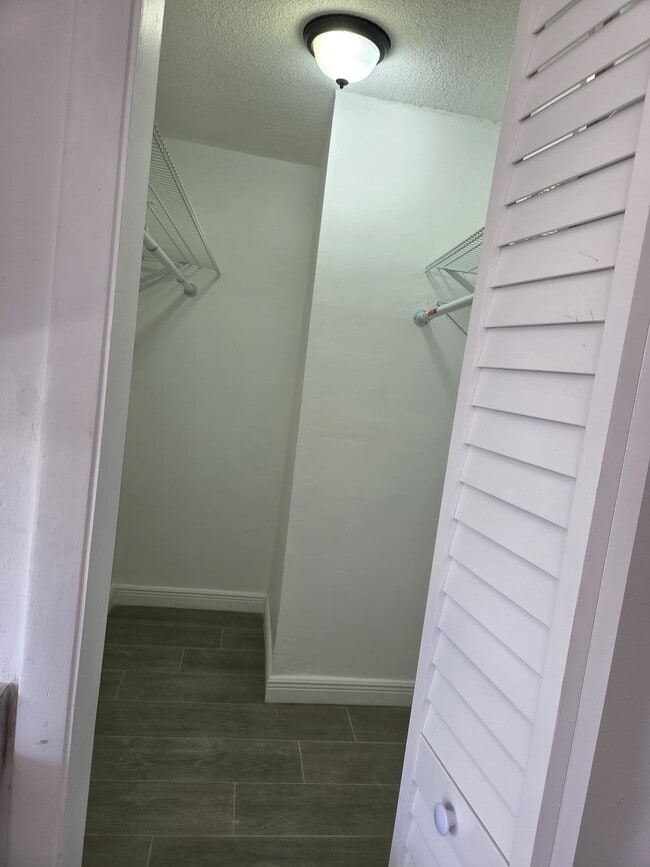 Walk-in-Closet - 448 E 40th St Unit Efficiency