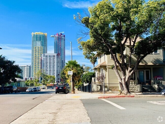 Building Photo - STUDIO WITH A PEAK VIEW OF DOWNTOWN! $1,49... Unit 510 20th Street #4 Rental