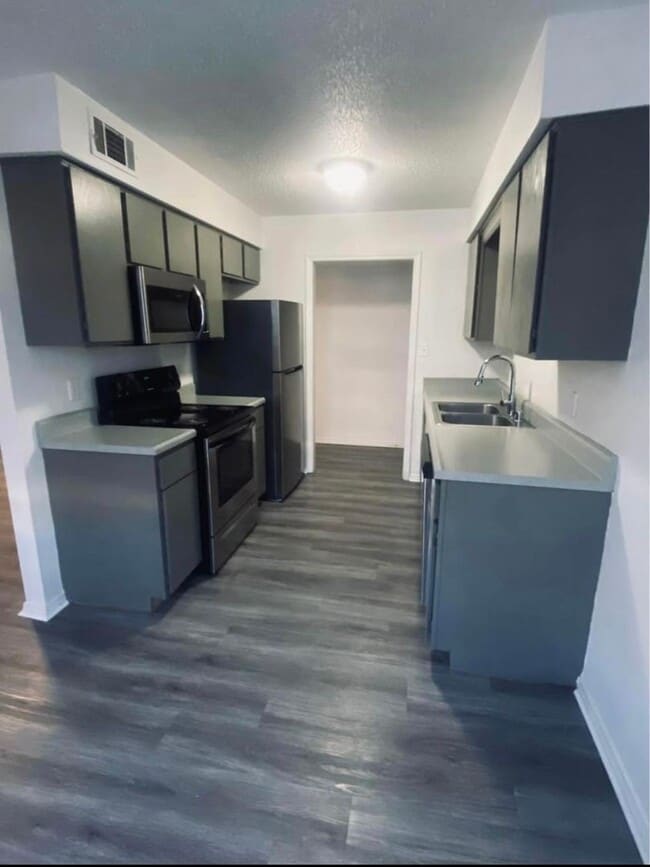 Glen Oaks Apartments