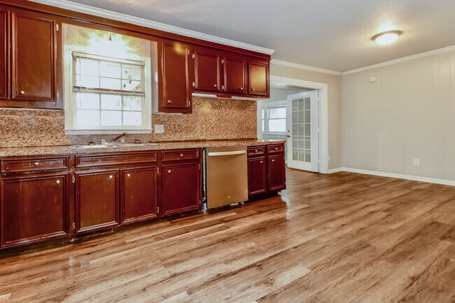Photo - 510 Golf Rd