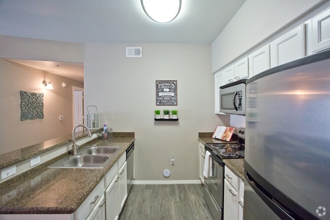 2BR, 2BA - 983 SF
