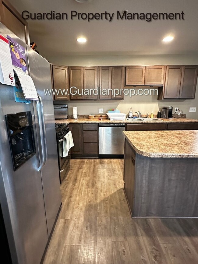 Photo - Lakeville Corner Unit, Walk out Patio, 2 C...